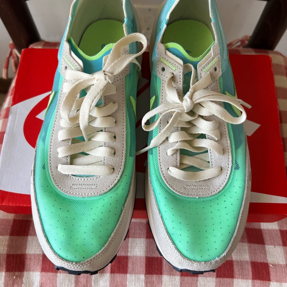 Nike Women's Waffle One’s in Aqua, Teal, White